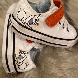 Converse Disney toddler size 5 Olaf low tops